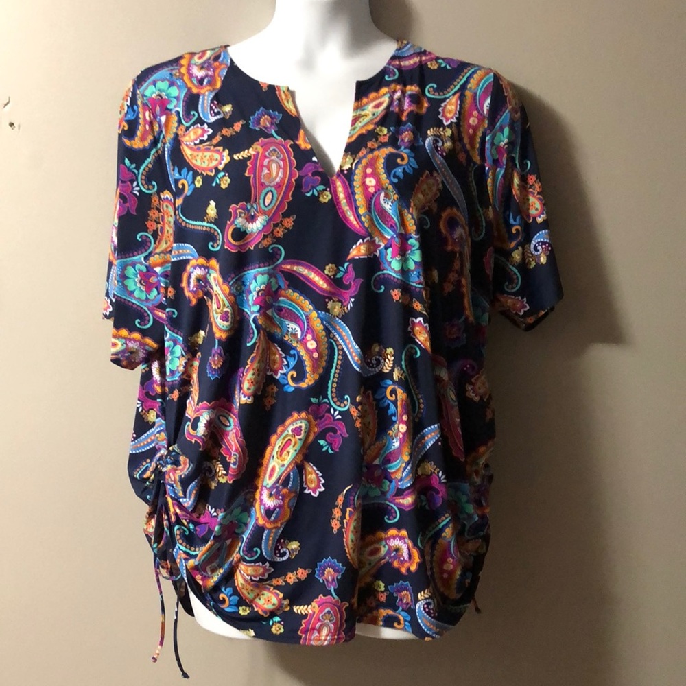 Plus-size rash guard shirt 👚
